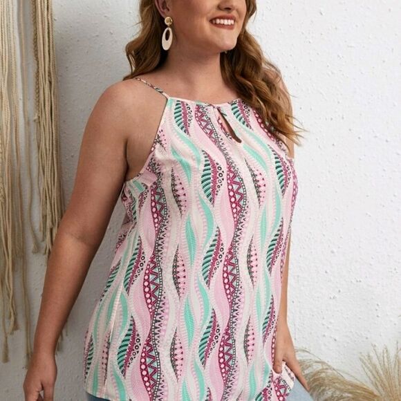 🎉HP🎉Plus Keyhole Front Geo Print - Picture 4 of 7